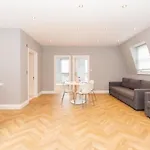 Modern Two-Bedroom Apartment In Paddington
