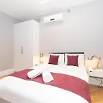 Modern Two-Bedroom Apartment In Paddington