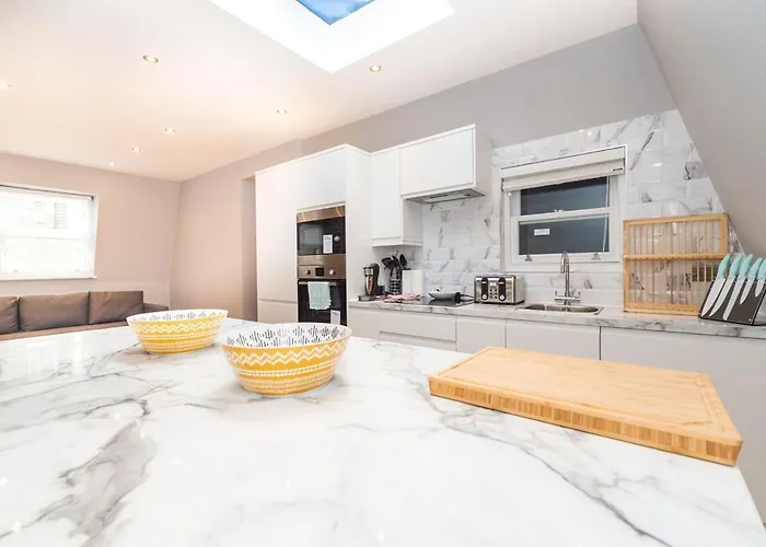 Modern Two-Bedroom Apartment In Paddington