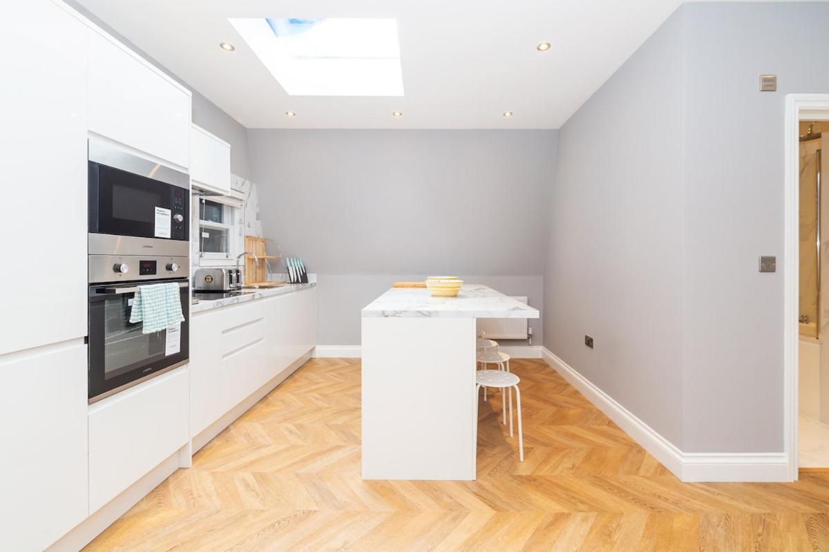 Modern Two-bedroom In Paddington London