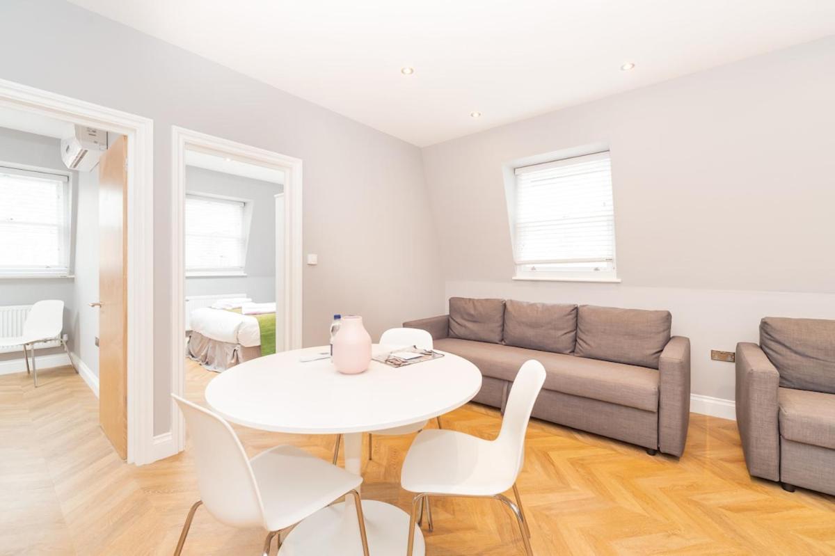 Modern Two-bedroom In Paddington Apartment