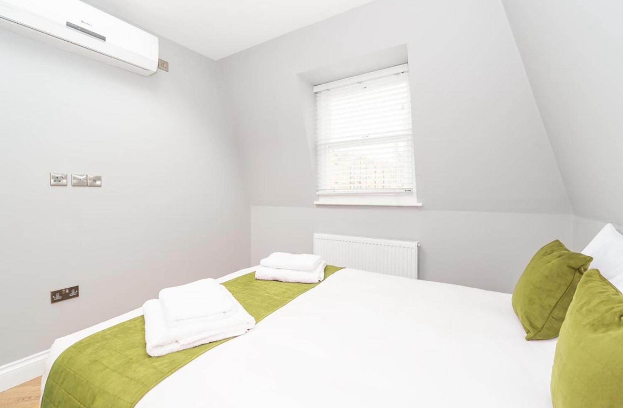 Modern Two-bedroom In Paddington Apartment